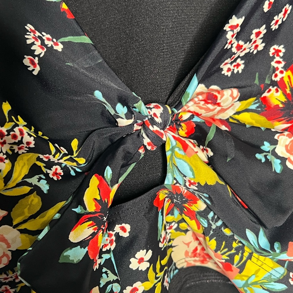 NWT Torrid Flutter Sleeve Floral Swim Bikini Top - Picture 2 of 6